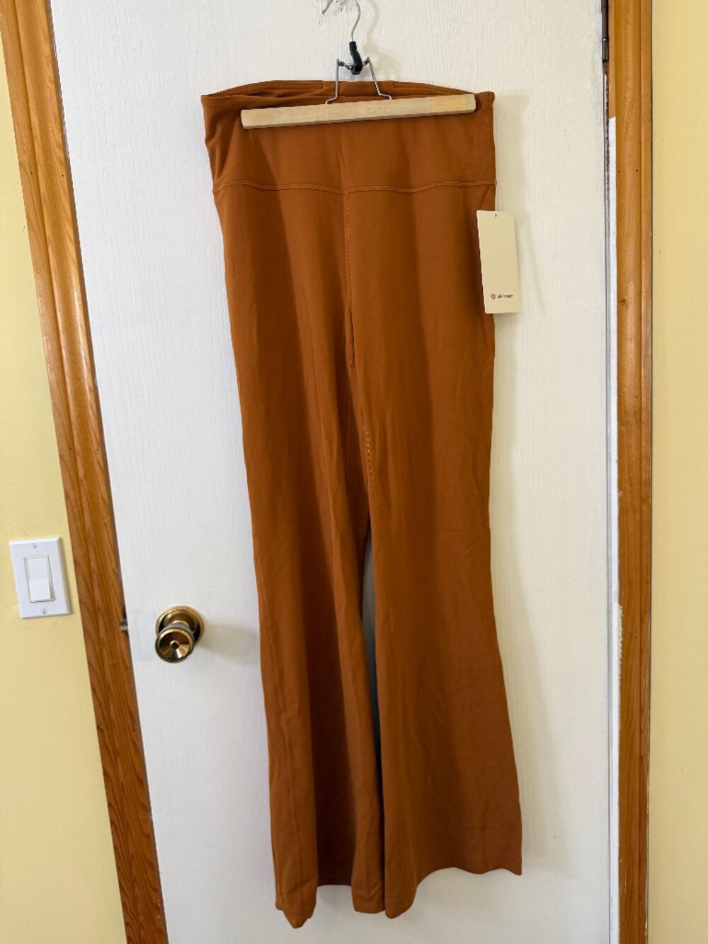 🍋 Lululemon Groove Pant SHR Flare Nulu Butternut Brown Size 12 NWT - Picture 2 of 4